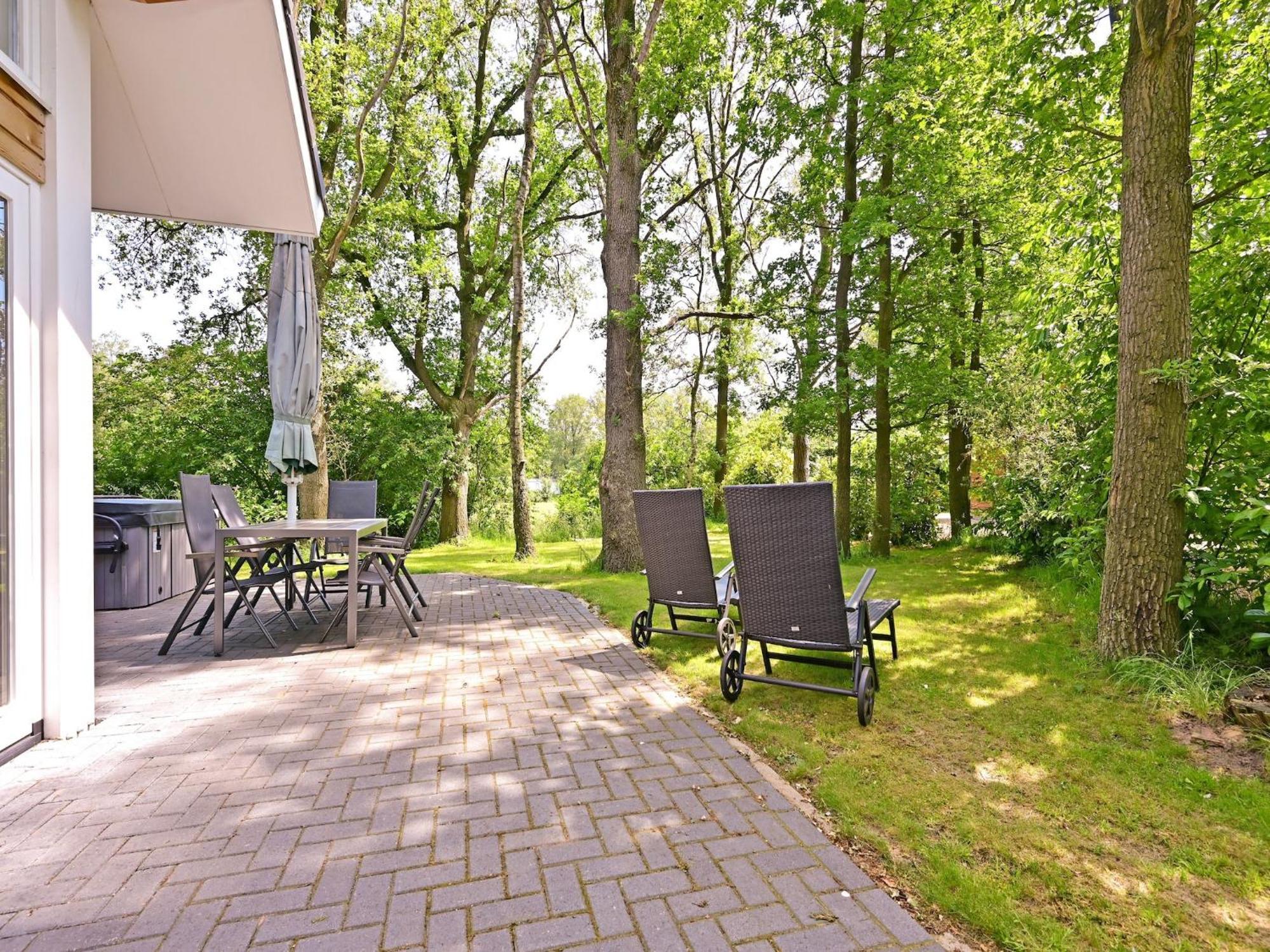 Chalet With Gorgeous View Of The Natural Surroundings Weerselo Exterior foto